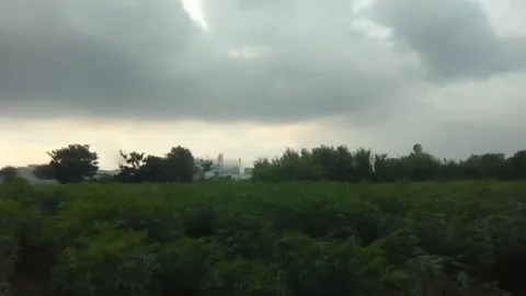 นายอำเภอศรีมหาโพธิ สั่งโรงงานระงับการผลิต หลังชาวบ้านได้กลิ่นคล้ายสารเคมีรั่ว