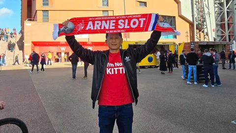 "คุณกิตติ" ใส่เสื้อ "ผมไม่ใช่กิตติ" ล้างอาถรรพ์เชียร์ติดขอบสนาม “ลิเวอร์พูล” ไม่เคยชนะ (คลิป)