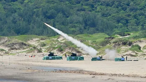 จีนขู่อีก ซ้อมยิงกระสุนจริงบนเกาะใกล้ไต้หวัน หลังซ้อมรบใหญ่ 1 สัปดาห์