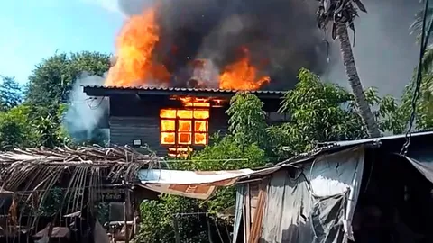 อ้างน้อยใจไม่ได้เงินหมื่น ลุงวัย 56 เมาเหล้า ก่อเหตุจุดไฟเผาบ้านตัวเอง