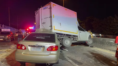 หนุ่มวิศวะ ปี 3 มหาวิทยาลัยดัง ขับเก๋งชนท้ายรถกระบะตู้ทึบดับ เจ็บอีก 2