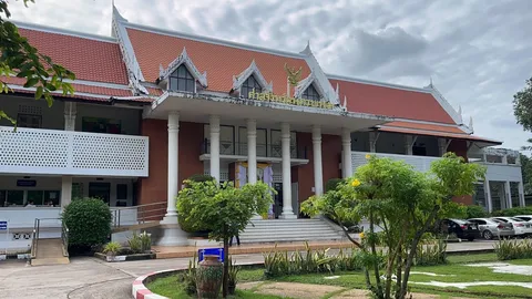 "ทนายตั้ม" หลบสื่อออกจากศาล หลังนัดสืบพยานคดี "สหายแสง"