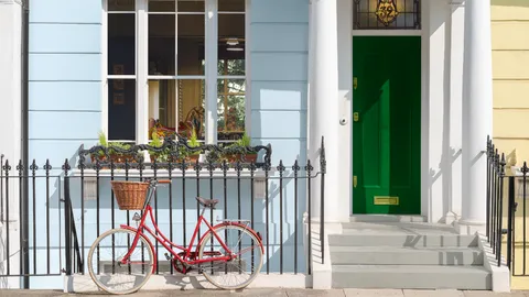 น้องหมีแพดดิงตัน เปิดบ้านครอบครัวบราวน์ ให้มาพักได้ฟรีบน Airbnb