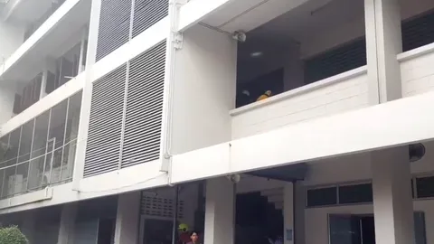 ระทึก "ไฟฟ้าลัดวงจร" โรงเรียนเตรียมอุดมศึกษา ล่าสุดคุมสถานการณ์ได้แล้ว