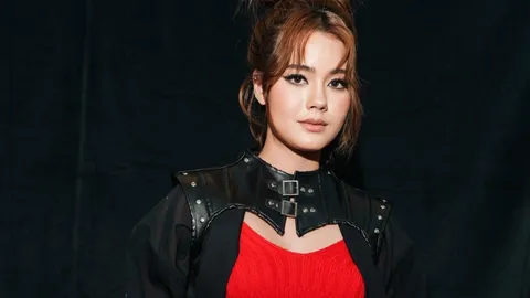 เดนิส ธี่หยด แท็กทีมวง Perses โชว์พิเศษในงาน SIAM J-SHOW 