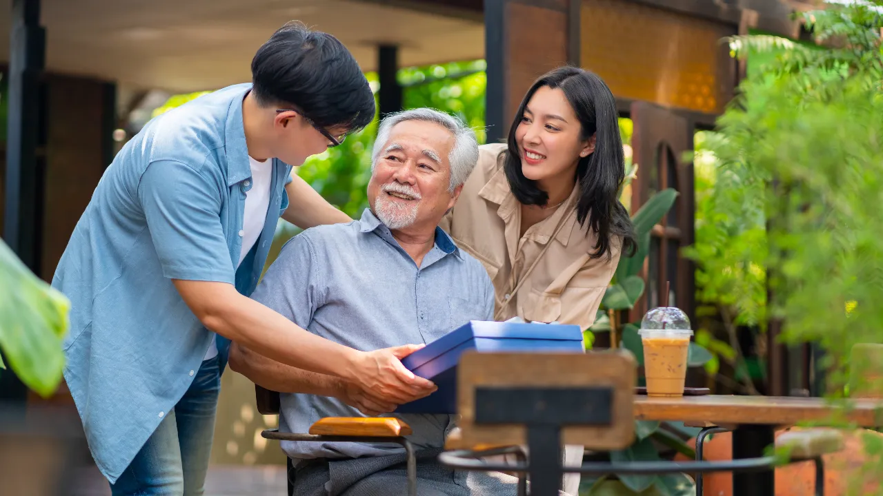 70 Heartfelt Fathers Day Wishes 2025 in English, Chinese, and Thai to Express Your Love