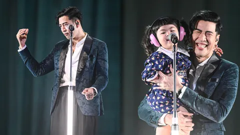 โย่ง อาร์มแชร์ กลั้นน้ำตาไม่อยู่ อุ้มลูกสาวร้องเพลง รอโมเมนต์นี้มาตลอดชีวิต (คลิป)