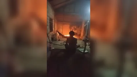 แม่สุดทน แจ้งจับลูกชายติดยาเสพติด นั่งจุดไฟเผาบ้านตัวเอง อ้างแค่จุดเผาขยะ