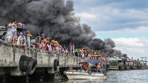 ไฟไหม้รุนแรงเผาสลัมฟิลิปปินส์ วอดหลายพันหลัง ไร้ที่อยู่กว่า 2,000 ครัวเรือน 