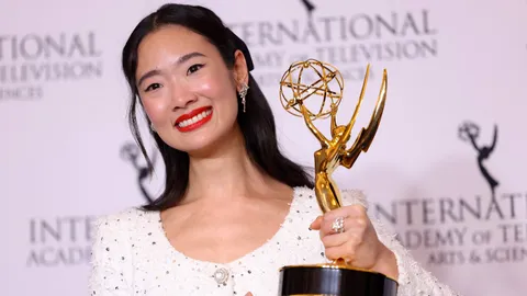 ปรบมือ ออกแบบ ชุติมณฑน์ คว้ารางวัลนำหญิงยอดเยี่ยมจากเวที International Emmy Awards