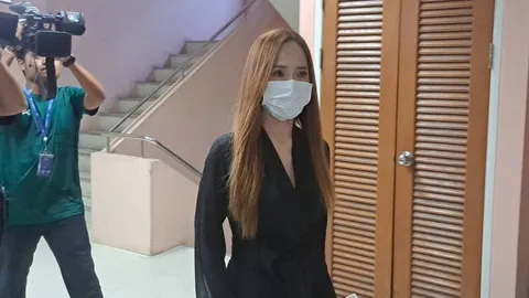 เจ๊หนิง-สามีตำรวจ มอบตัวสู้คดีหลัง "เมียบิ๊กโจ๊ก" ฟ้องกลับข้อหา "แจ้งความเท็จ"