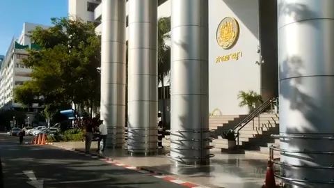 "ราชทัณฑ์" นำตัว อดีตเมีย-ลูกสาว "หมอบุญ" มาฟังคำไต่สวนขอประกันตัว