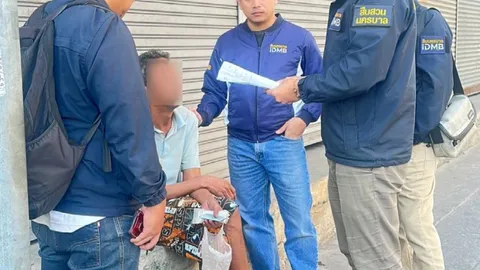 รวบชายวัย 57 ปี ย่านห้วยขวาง ใช้มีดจี้เจ้าของร้านค้า ชิงเอาของกินก่อนหลบหนี