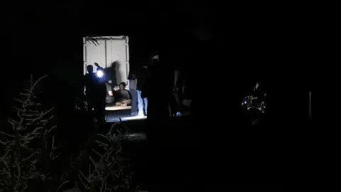 จับล็อตใหญ่ กระบะขาวตู้ทึบ ขนยาบ้าใส่กระสอบ กว่า 8 ล้านเม็ด พร้อมคนร้าย 3 คน