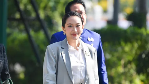 นายกฯ ควักเงินซื้อสลากกาชาด 1 เล่ม เผยวันนี้วง ครม. มีเรื่องเยียวยาใต้