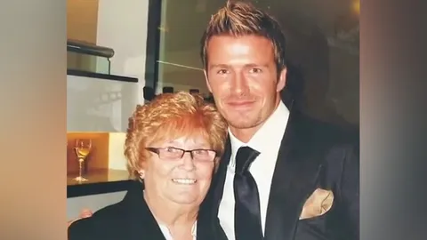 “เบ็คแฮม” โพสต์ซึ้งไว้อาลัยพนักงาน แมนยูฯ เปิดคำสัญญาที่เธอให้ไว้กับพ่อ-แม่ เบ็คแฮม