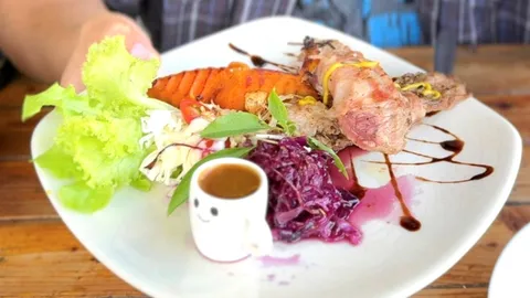 สเต็กตรอกมาศ คลอง9 เสิร์ฟซุปเห็ด สเต็กเนื้อ