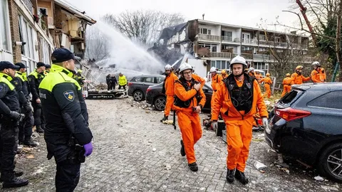 ช็อก แฟลตในกรุงเฮกระเบิดพังยับ ดับแล้ว 4 ศพ หวั่นสูญหายอีกอื้อ