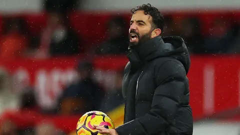 ไม่มีอ้อมค้อม "อโมริม" พูดตรงๆ ถึง 3 แข้งแมนยูฯ หลังแพ้ ฟอเรสต์ คาบ้าน