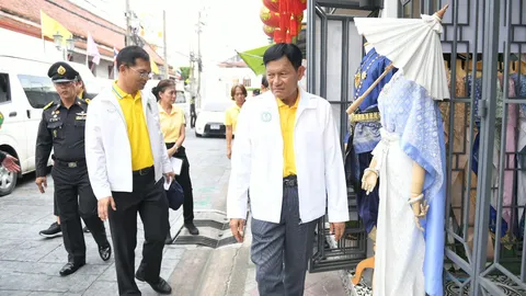 นักท่องเที่ยวไม่มีที่เดิน-กทม.จัดระเบียบทางเท้า คุมร้านชุดไทยซอยวัดอรุณราชวราราม