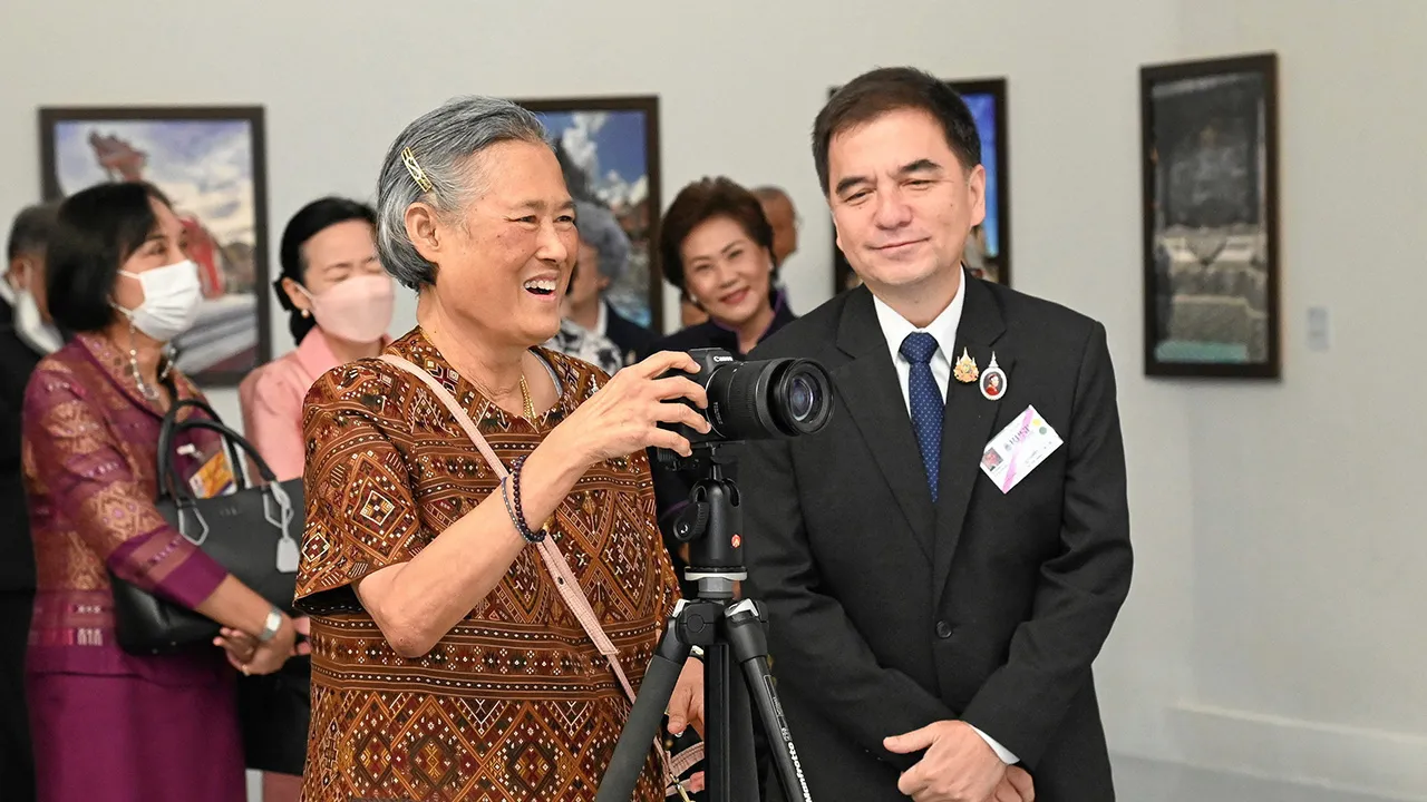 กรมสมเด็จพระเทพฯ ทรงถ่ายทอดพระอารมณ์ขัน ผ่านภาพถ่ายฝีพระหัตถ์ “ได้ออกนอกบ้าน! : Free at Last!”