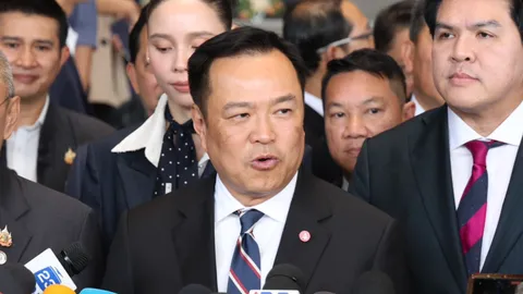 “อนุทิน” ไม่โต้ “ทักษิณ” หลังถูกเหน็บชิงหล่อ ยัน ภูมิใจไทยไม่ได้เป็นจอมเบรก