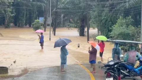 "น้ำท่วมระนอง" เริ่มลดเกือบเข้าสู่ภาวะปกติ เฝ้าระวังฝนตกคืนนี้