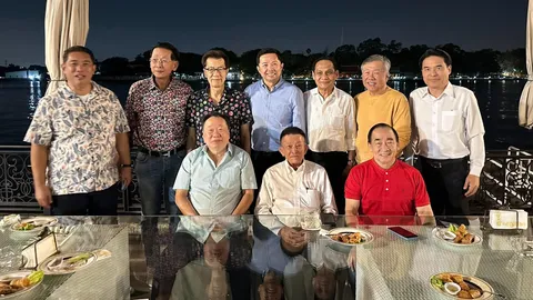 กลุ่ม 16 รียูเนียน สังสรรค์บ้านริมน้ำ “สุชาติ” ตอกย้ำมิตรภาพ 32 ปี คงเดิม