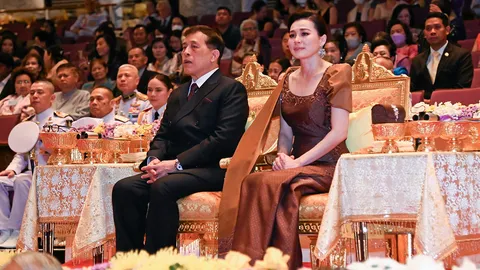 ในหลวง-พระราชินี เสด็จฯ ทอดพระเนตรละครนอกเรื่อง "สังข์ทอง"