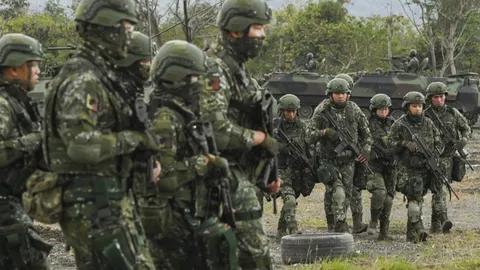 จีนเตือนสหรัฐฯ “เล่นกับไฟ” หลังอนุมัติขายยุทโธปกรณ์-ฝึกทหารไต้หวัน