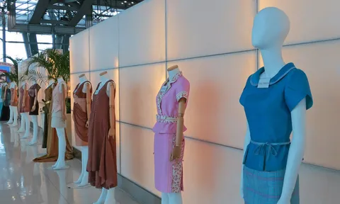 ภริยาทูตร่วมเดินแฟชั่นผ้าไทย เนรมิตสนามบินสุวรรณภูมิเป็น แคตวอล์ก