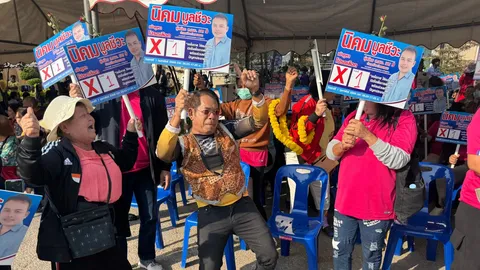 สมัคร ส.อบจ.กำแพงเพชร "เสี่ยชัช สายเปย" โชว์ลีลาช่วยน้องหาเสียง