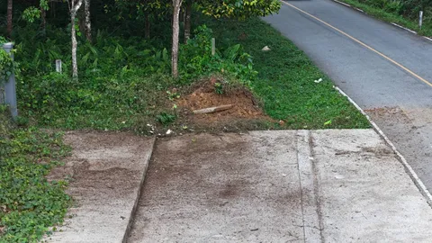 ผู้ว่าฯ รุดเยี่ยม อส.ชุด รปภ.ครู เหยื่อคนร้ายลอบวางระเบิด ที่นราธิวาส