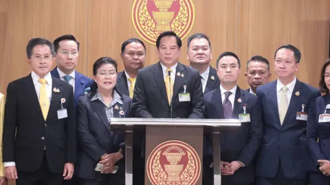 “พีระพันธุ์” เมิน ฉายา “พีระพัง” ถามกลับมีใครแก้เรื่องพลังงานเร็วกว่าตนไหม