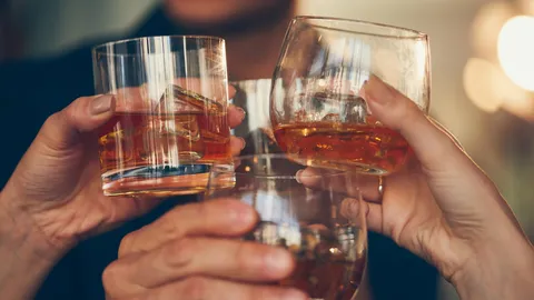 สั่งย้ายพยาบาล-เจ้าหน้าที่ ดื่มเหล้าในวอร์ด พร้อมตั้งกรรมการสอบ