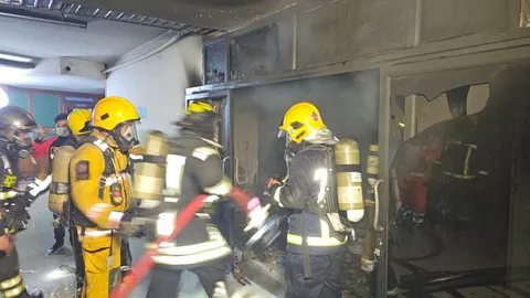 โกลาหล! เคลื่อนย้ายผู้ป่วยกลางดึก ไฟไหม้ห้องไอซียู รพ.อานันทมหิดล