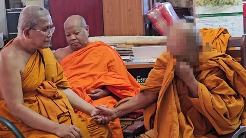 เรื่องแค่นี้! สาเหตุทำเจ้าอาวาสโวยวาย ปาสังฆทานของญาติโยม 