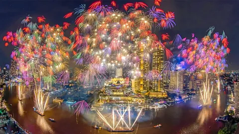 พลุอลังการ เซ็นทรัลเวิลด์-ไอคอนสยาม แห่ "เคาต์ดาวน์" ทะลัก แสงสีเสียงสว่างไสว