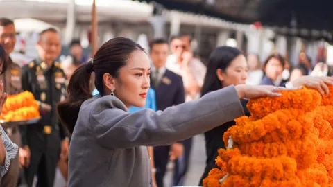 นายกฯ เดินสายสักการะสิ่งศักดิ์สิทธิ์ ปธ.องคมนตรี อวยพรทำงานเพื่อบ้านเมืองสำเร็จ