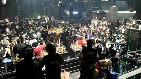 ตรวจผับกร่าง