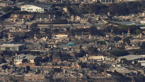 ไฟป่าเผาคฤหาสน์คนดัง ในแอลเอ นับหมื่นหลัง ปุ๋ย-ภรณ์ทิพย์-ปารีส ฮิลตัน-เบคแฮม