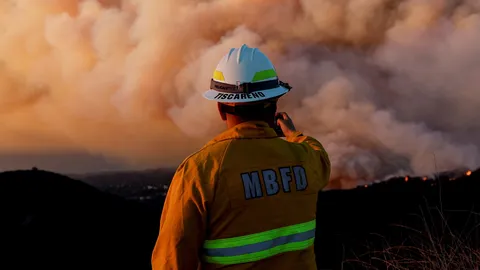 ไฟป่าแอลเอคร่าแล้ว 11 ศพ ต้องขยายพื้นที่อพยพ แม้คุมเพลิงได้มากขึ้น