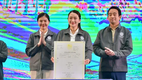 นายกฯ ลงพื้นที่บึงบอระเพ็ด ติดตามการจัดการน้ำ มอบสัญญาเช่าที่ดินให้ประชาชน