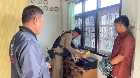 รวบพร้อมของกลาง ผอ.โรงเรียน เสพยาบ้า-ขายต่อให้เครือข่ายในพื้นที่ (คลิป)