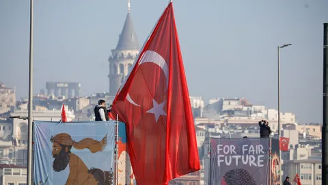 เหยื่อเหล้าเถื่อนในอิสตันบูลพุ่ง 19 ศพ ใน 48 ชม. ป่วยอีกหลายสิบคน