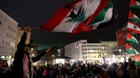 ชาวกาซานับพันแห่ฉลอง อิสราเอล-ฮามาส บรรลุข้อตกลงหยุดยิง