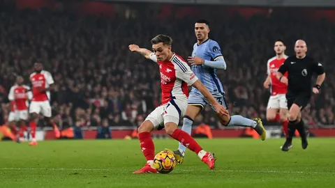 ผลบอล อาร์เซนอล ทำได้ แซงดับ สเปอร์ส ขึ้นรองจ่าฝูงพรีเมียร์ลีก อังกฤษ