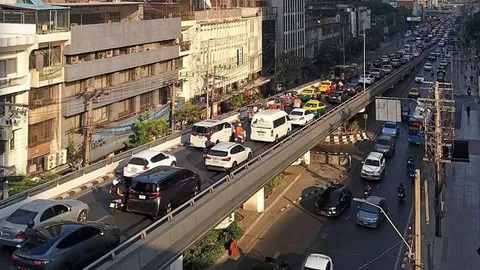 เร่งระบายรถติดปิดแยกราชเทวี จัดชัตเทิลบัส-เพิ่มตำรวจดูแล กวดขันจับรถจอดกีดขวาง