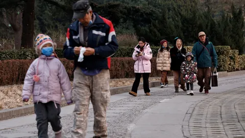 ประชากรจีนลดลงต่อเนื่องเป็นปีที่ 3 คนตายมากกว่าเด็กเกิดใหม่