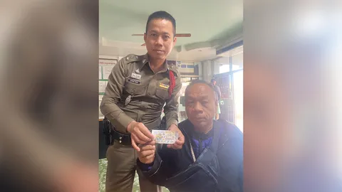 ตชด.วัยเกษียณ ถูกรางวัลที่ 1 แบ่งกันรวยกับแม่ค้าร้านลาบเจ้าประจำ คนละใบ